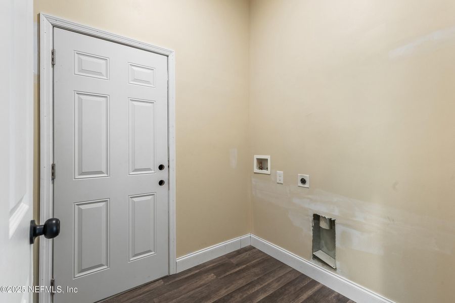 Spacious, unfurnished interior of a new home in , Keystone Heights (Image 15).