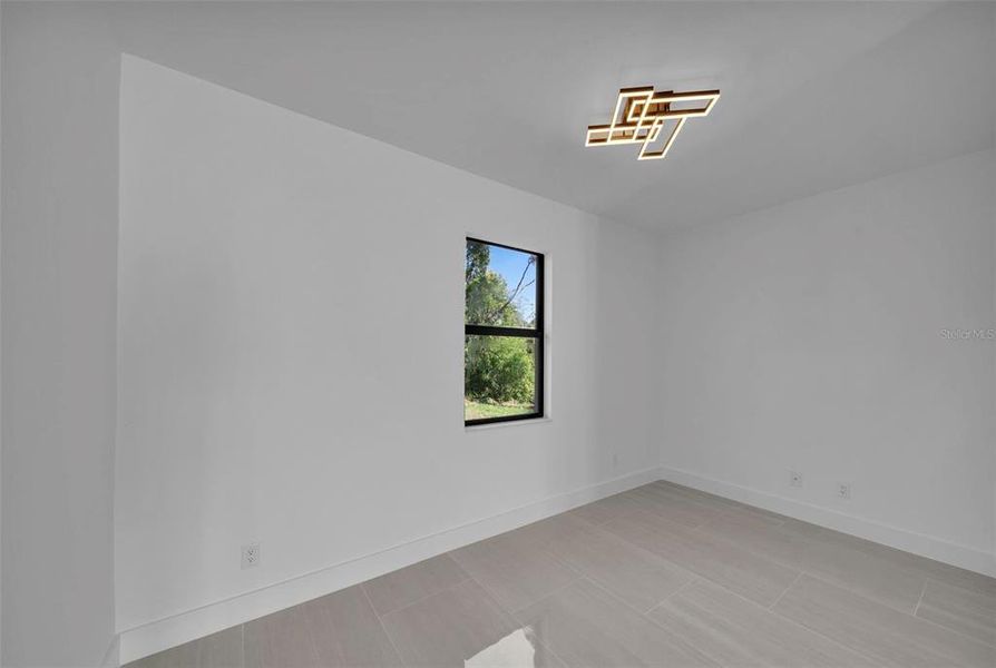 Spacious, unfurnished interior of a new home in , Port Charlotte (Image 20).
