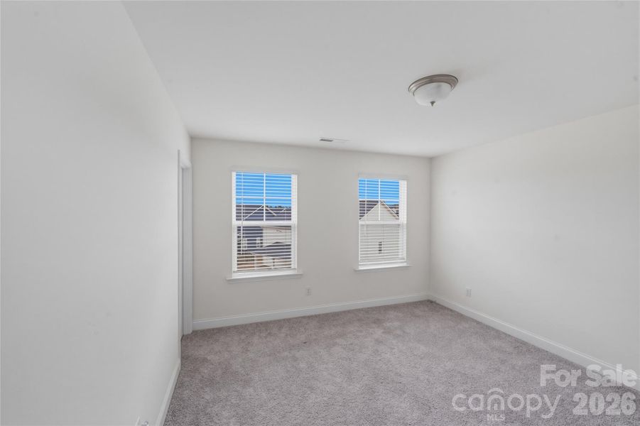 Spacious, unfurnished interior of a new home in Lakeside Glen, York (Image 14).