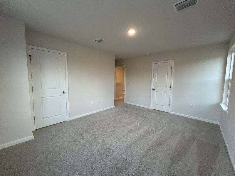 Spacious, unfurnished interior of a new home in , Summerville (Image 25).