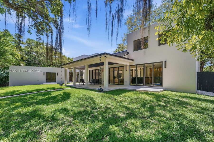Exterior details and patio area of a home in , Hollywood (Image 32).