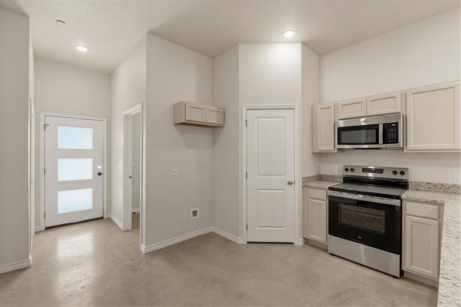Furnished interior view inside a new home in , Copperas Cove (Image 9).