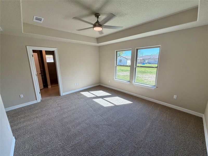Spacious, unfurnished interior of a new home in , Angleton (Image 20).