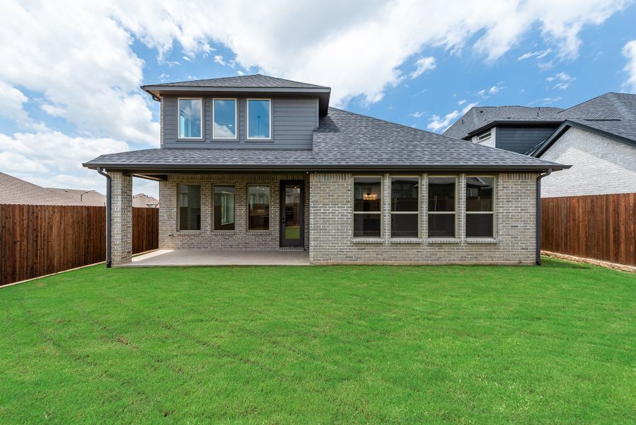 Exterior details and patio area of a home in Tavolo Park, Fort Worth (Image 26).
