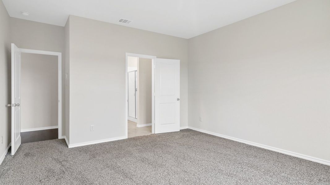 Spacious, unfurnished interior of a new home in Saddlebrook, Waxahachie (Image 11).