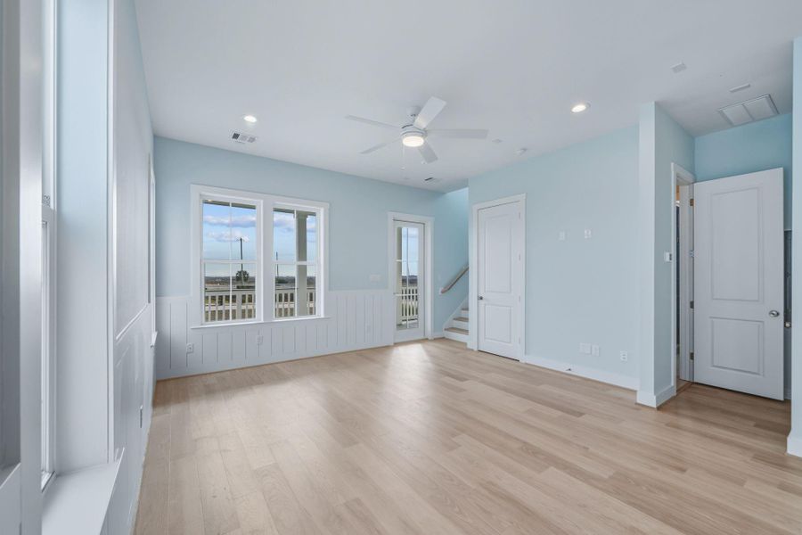 Spacious, unfurnished interior of a new home in , Galveston (Image 40).