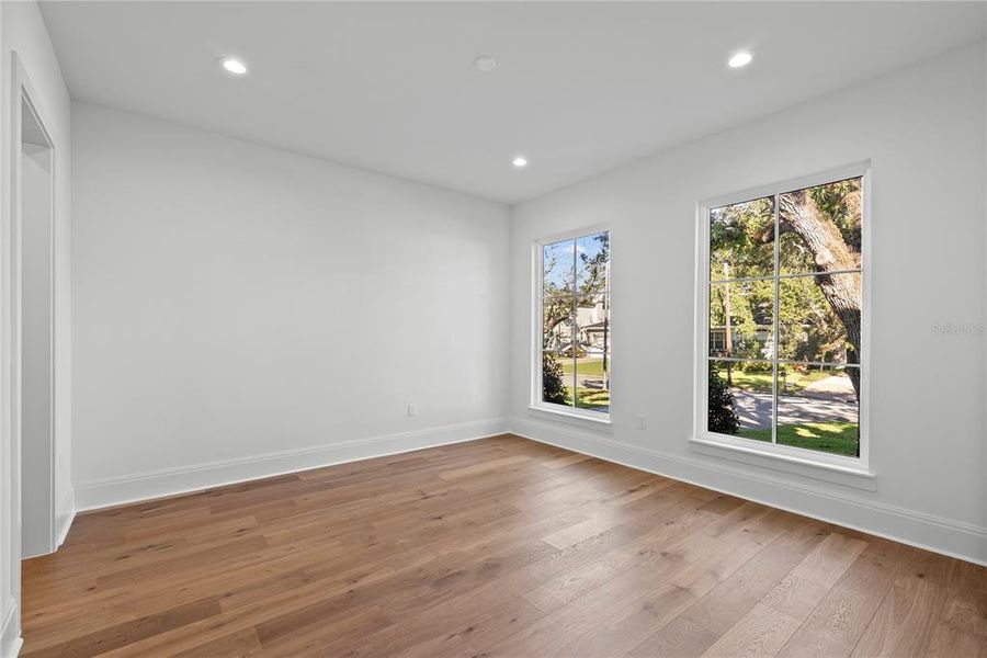 Spacious, unfurnished interior of a new home in , Tampa (Image 53).