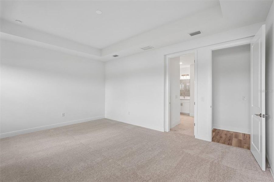 Spacious, unfurnished interior of a new home in Hawkstone, Sarasota (Image 24).