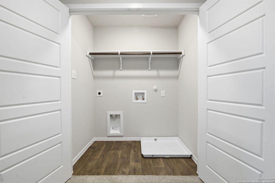 Spacious, unfurnished interior of a new home in Hunters Ranch, San Antonio (Image 21).