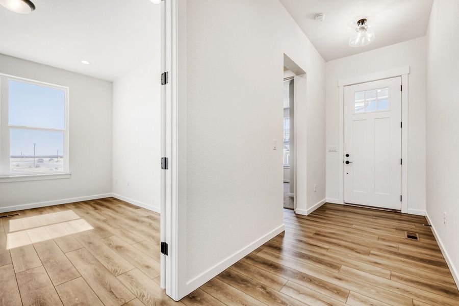 8777 San Diego - Entry