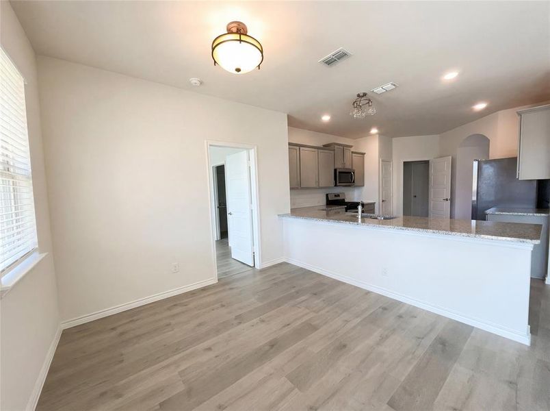 Spacious, unfurnished interior of a new home in Silverado, Aubrey (Image 12).
