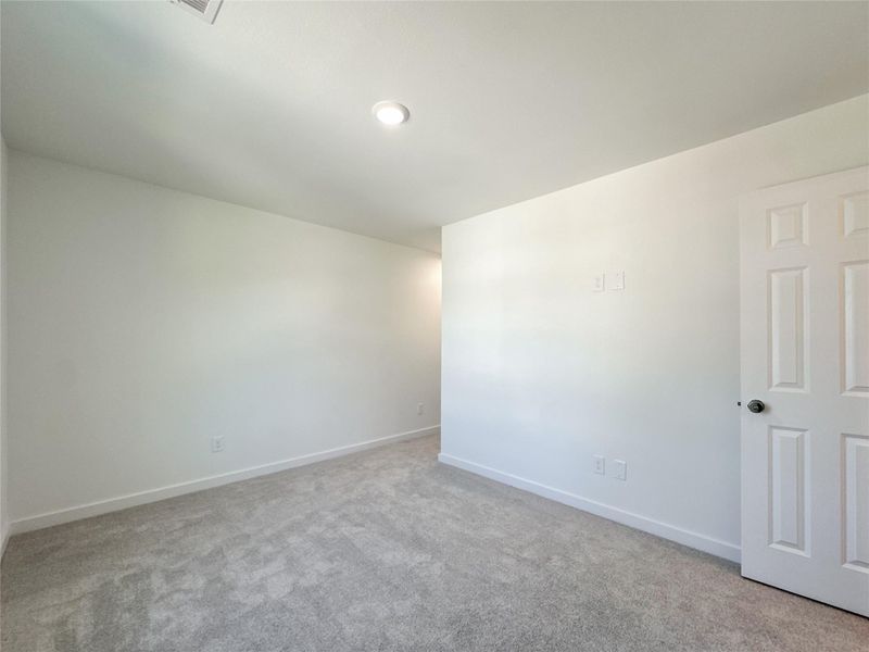 Spacious, unfurnished interior of a new home in , Conroe (Image 31).