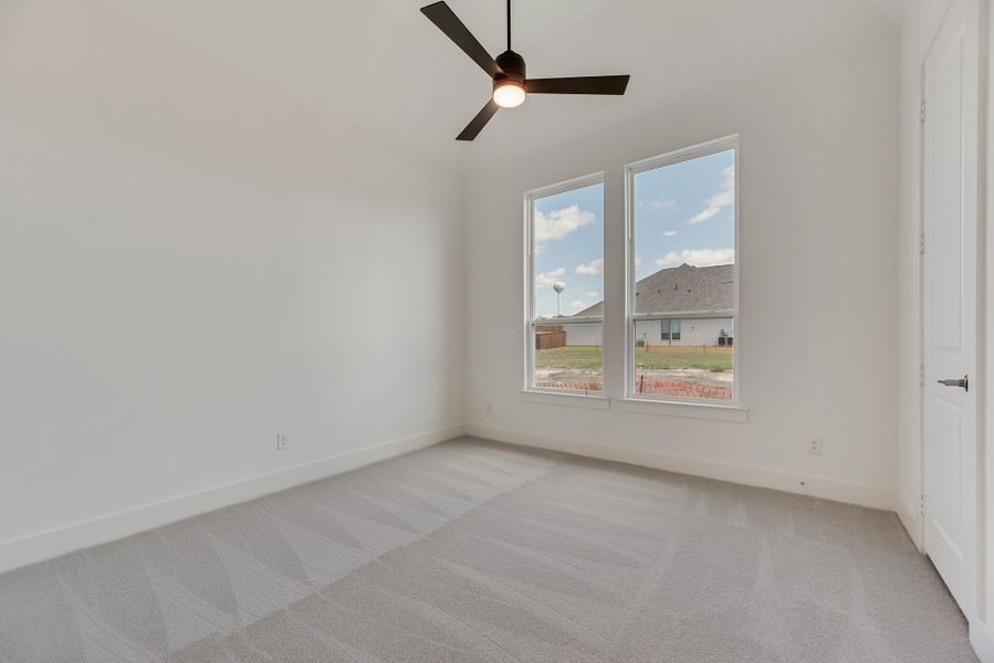 Spacious, unfurnished interior of a new home in Winding Creek, Rockwall (Image 32).