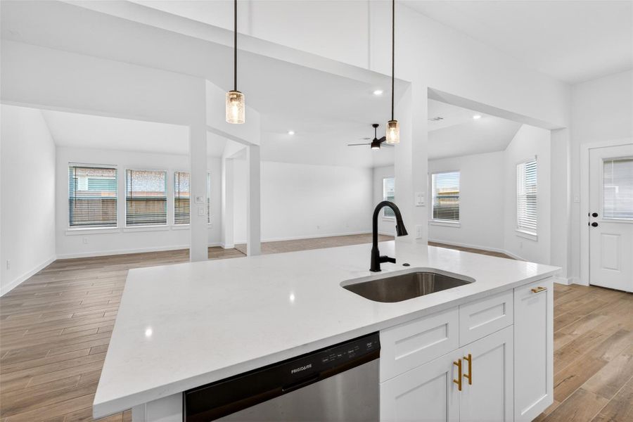 Furnished interior view inside a new home in , Alvin (Image 5).