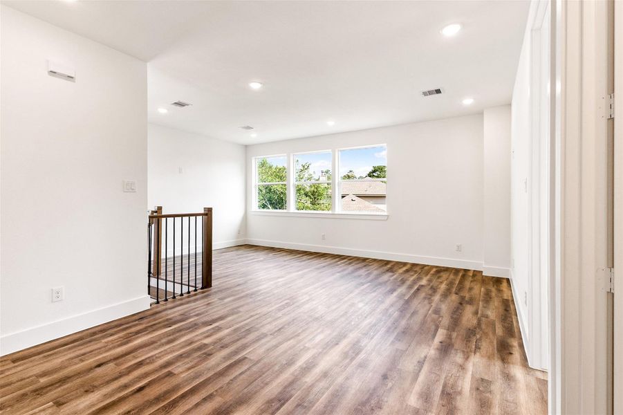 Spacious, unfurnished interior of a new home in , Spring (Image 32).