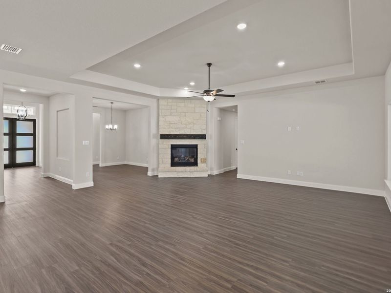 Spacious, unfurnished interior of a new home in Potranco Oaks, Castroville (Image 32).