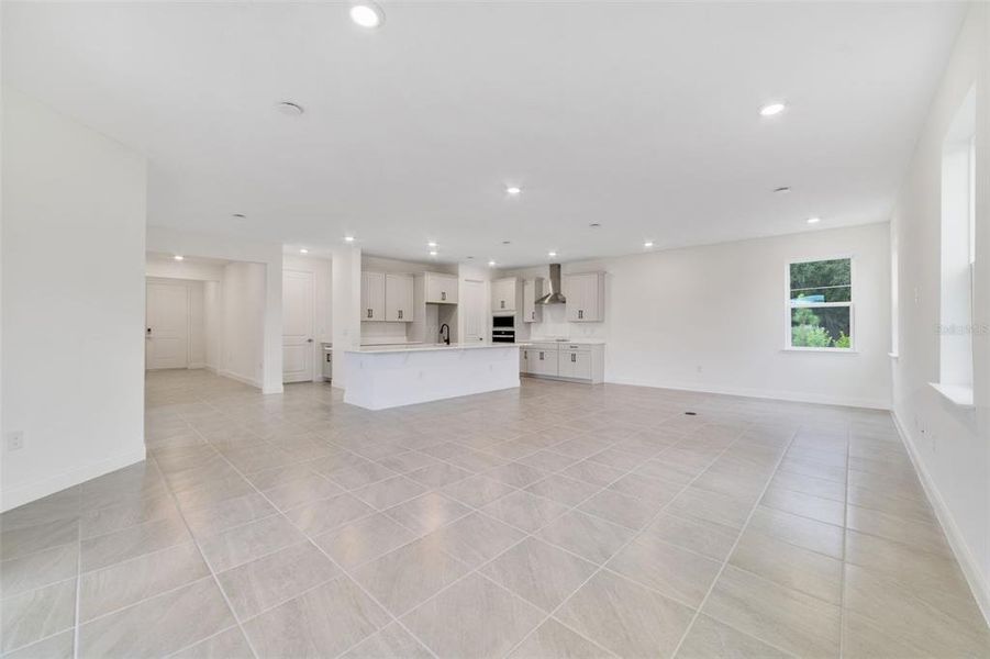 Spacious, unfurnished interior of a new home in Estates at Lake Jesup, Sanford (Image 18).