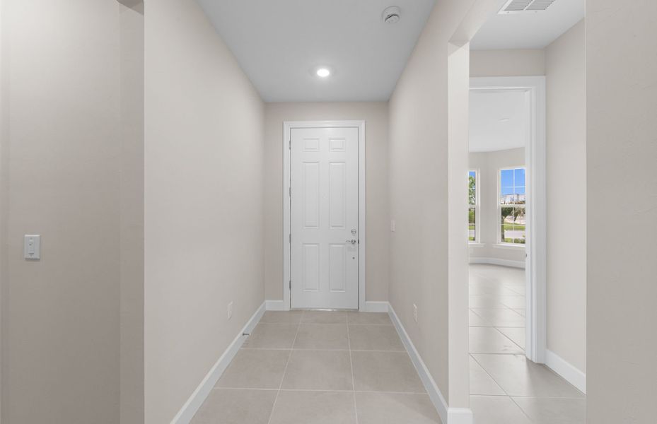 Spacious, unfurnished interior of a new home in Del Webb Oak Creek, North Fort Myers (Image 13).