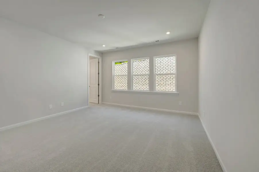 Spacious, unfurnished interior of a new home in Millstone, Cramerton (Image 26).