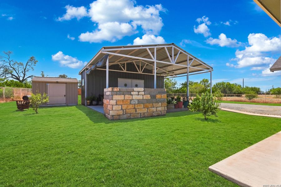 Community amenities in , Von Ormy (Image 26).