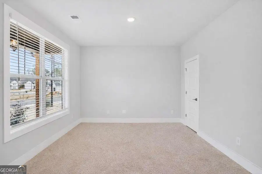 Spacious, unfurnished interior of a new home in Killian Manor at The Adares, Adairsville (Image 6).