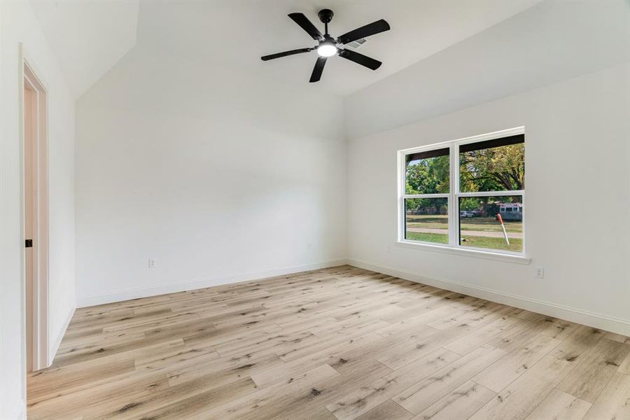 Spacious, unfurnished interior of a new home in , Roxton (Image 20).