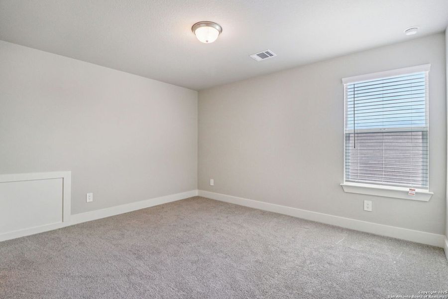 Spacious, unfurnished interior of a new home in Thomas Pond, San Antonio (Image 33). Spacious, unfurnished interior of a new home in Thomas Pond, San Antonio (Image 33).
