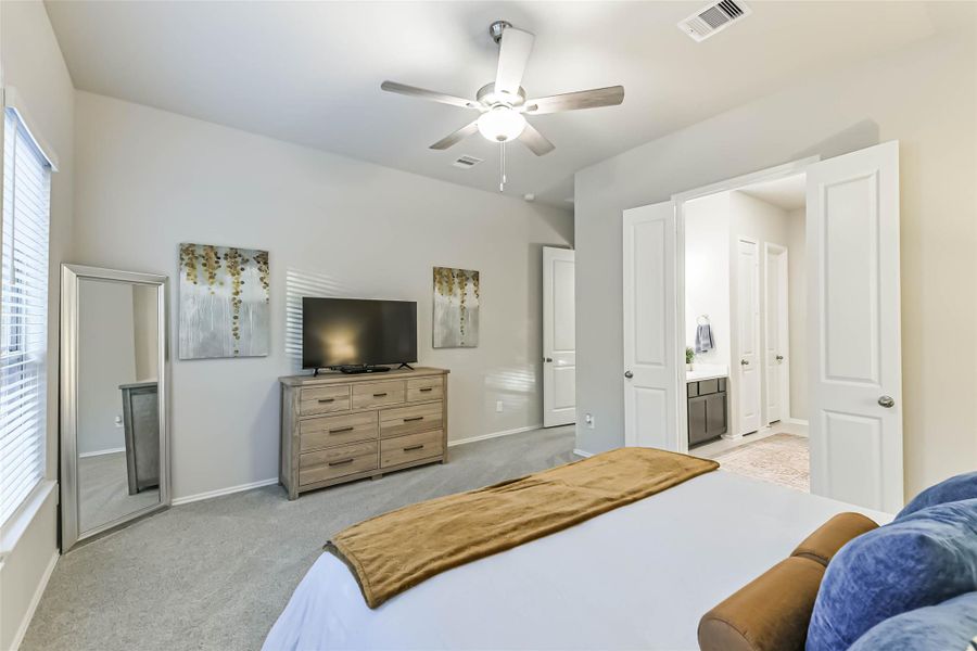 Furnished interior view inside a new home in Escondido 45', Magnolia (Image 22).