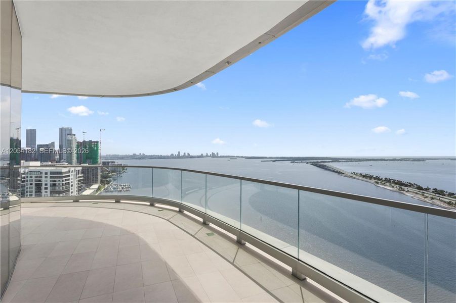 Condo located in Miami, FL showcasing its design and architecture (Image 2). Condo located in Miami, FL showcasing its design and architecture (Image 2).