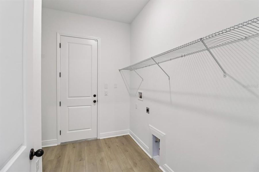 Spacious, unfurnished interior of a new home in Ardisia Park Estate, New Smyrna Beach (Image 13).