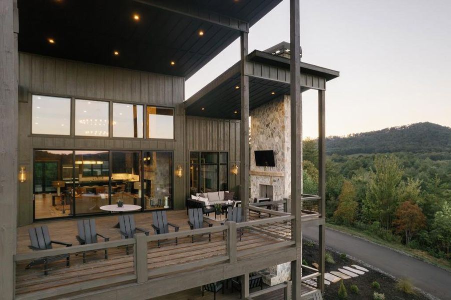Image 84 of a home in .