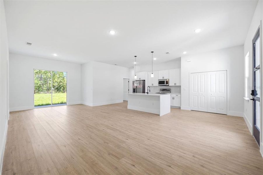 Spacious, unfurnished interior of a new home in , Ocala (Image 16).