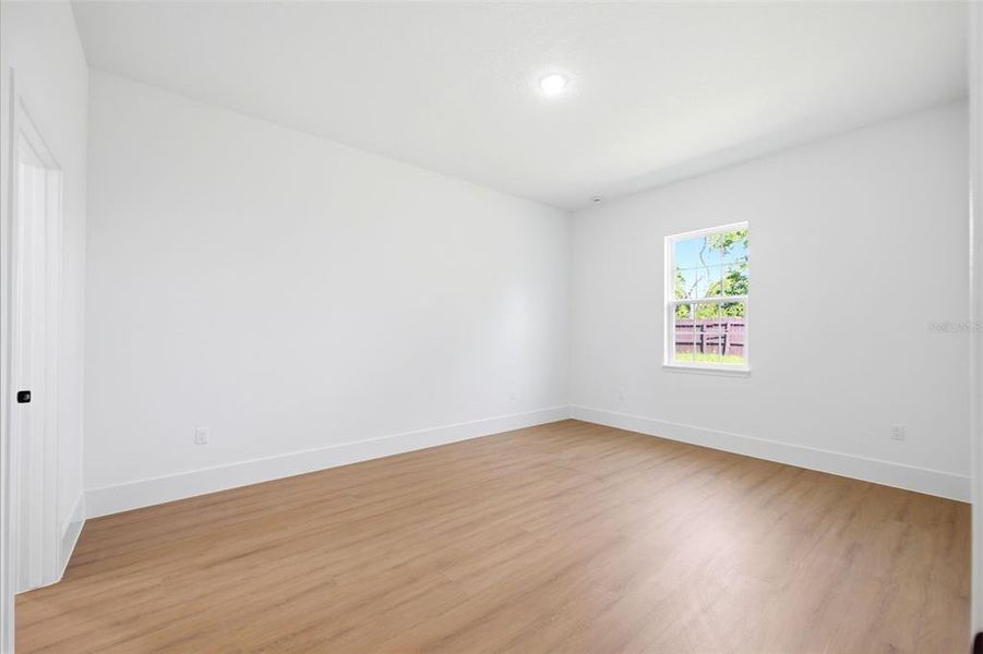 Spacious, unfurnished interior of a new home in , Ocala (Image 27).