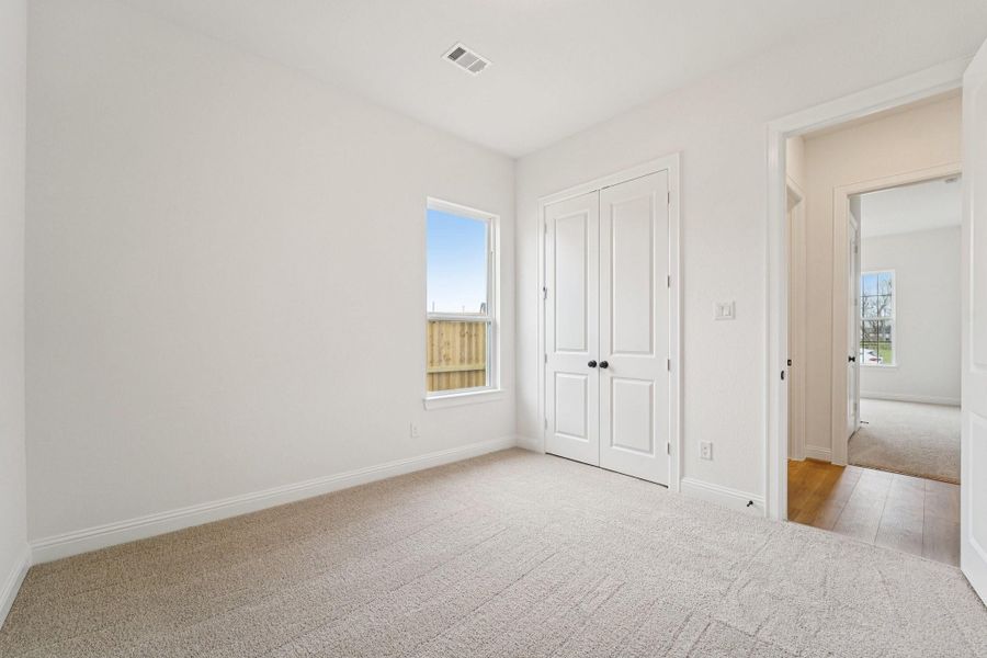 Spacious, unfurnished interior of a new home in Sienna 65', Missouri City (Image 21).