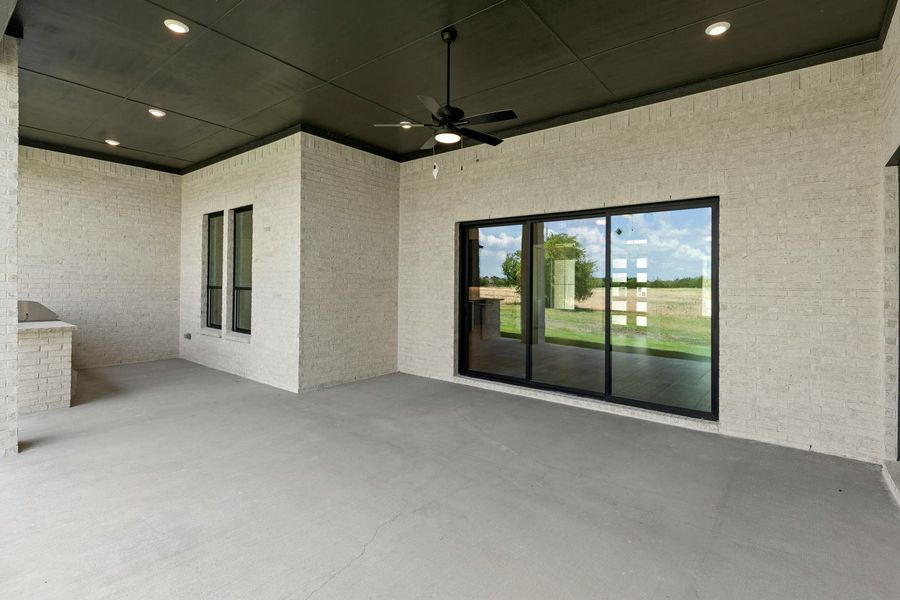 Exterior details and patio area of a home in Heritage, McLendon-Chisholm (Image 4). Exterior details and patio area of a home in Heritage, McLendon-Chisholm (Image 4).