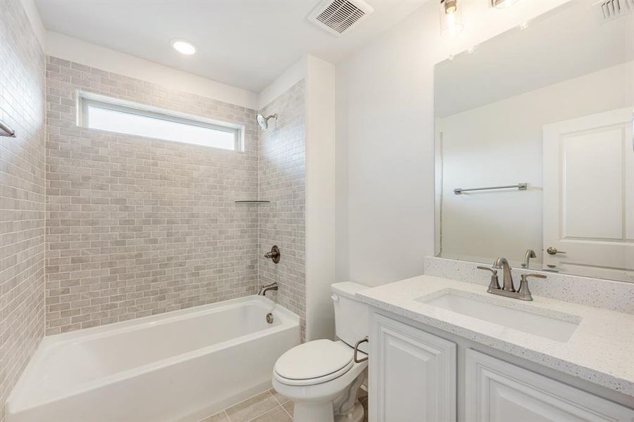 Furnished interior view inside a new home in Wildflower Ranch 60-65, Fort Worth (Image 29). Furnished interior view inside a new home in Wildflower Ranch 60-65, Fort Worth (Image 29).