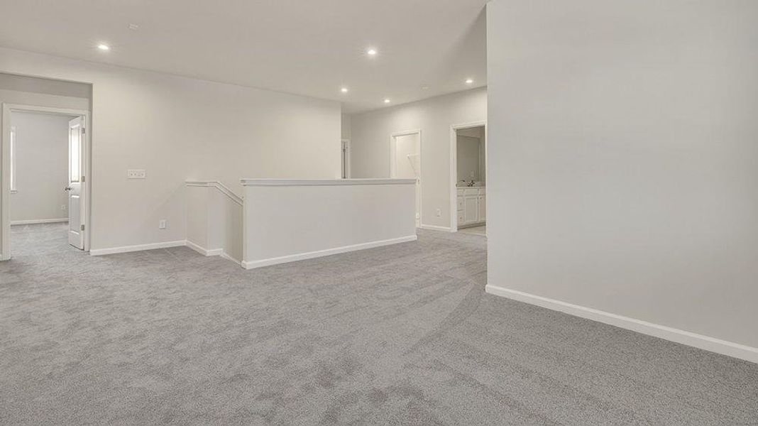 Spacious, unfurnished interior of a new home in Falls Creek, Flowery Branch (Image 8).