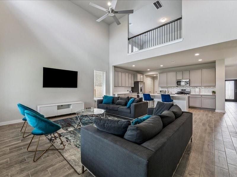 Furnished interior view inside a new home in Champions Oak, Houston (Image 7). Furnished interior view inside a new home in Champions Oak, Houston (Image 7).