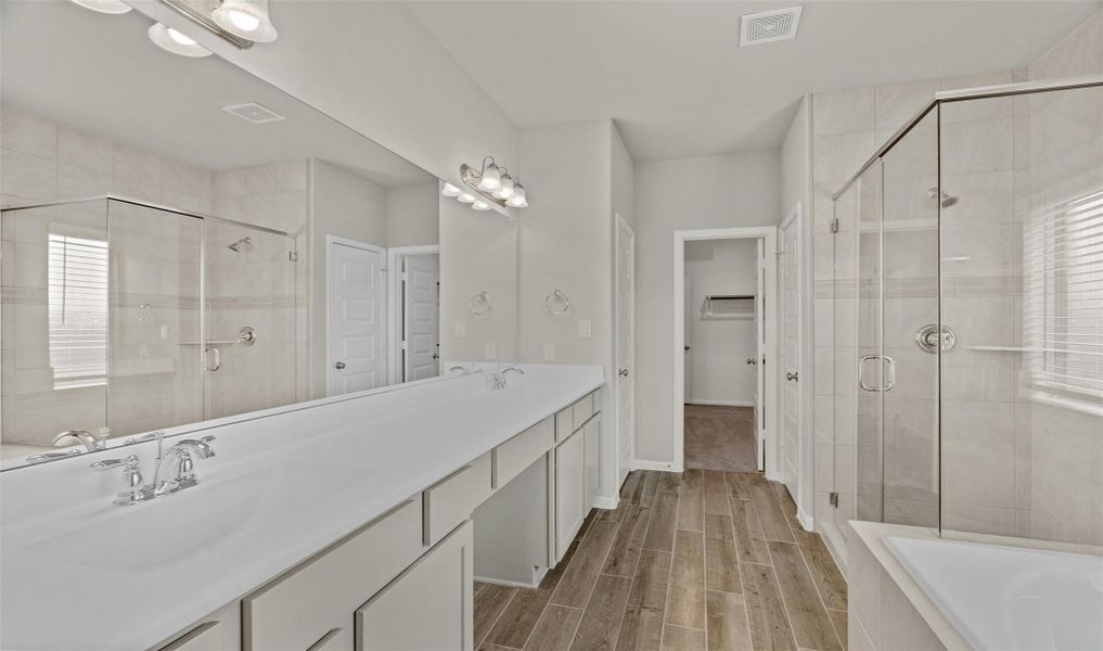 Spa-like owner's bath (*Photo not of actual home and used for illustration purposes only.) Spa-like owner's bath (*Photo not of actual home and used for illustration purposes only.)