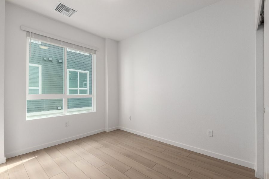 Spacious, unfurnished interior of a new home in Gateway Commons, Denver (Image 21).