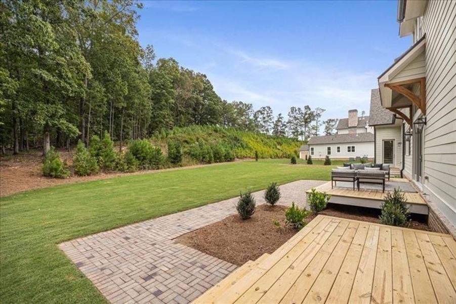 Exterior details and patio area of a home in Crossroads, Alpharetta (Image 29).