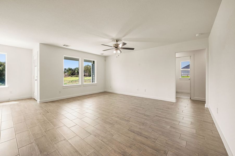 Spacious, unfurnished interior of a new home in Gatlin Ranch, Springtown (Image 16).