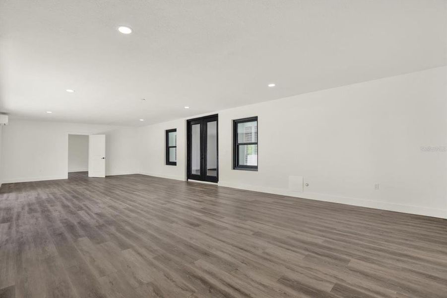 Spacious, unfurnished interior of a new home in , Webster (Image 40).