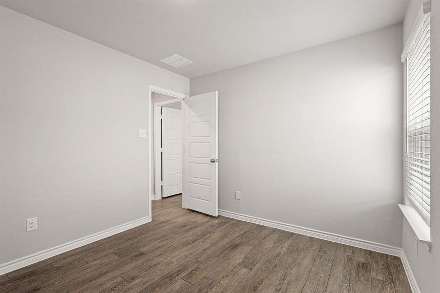 Spacious, unfurnished interior of a new home in Deer Creek, Fort Worth (Image 18).