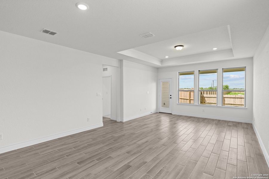 Spacious, unfurnished interior of a new home in Horizon Ridge, San Antonio (Image 18).