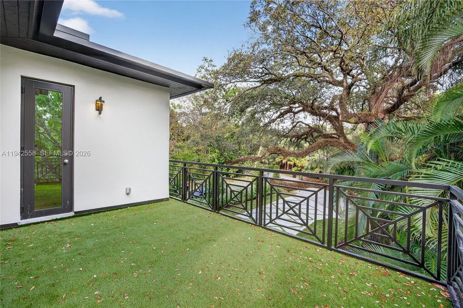 Exterior details and patio area of a home in , Fort Lauderdale (Image 29).