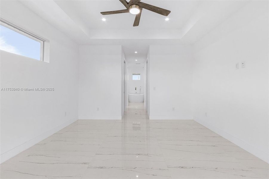 Spacious, unfurnished interior of a new home in , Cape Coral (Image 22).