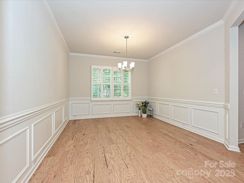 Dining Room (Could be an office too) Dining Room (Could be an office too)