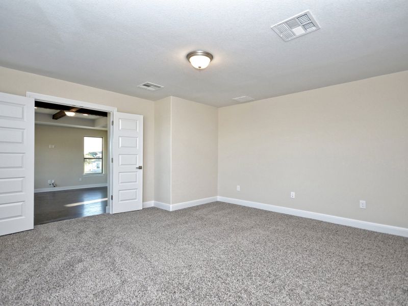 Representative unfurnished interior of a home built from the Santa Barbara II by Giddens Homes in Scofield Farms Estates, Georgetown (Image 125).