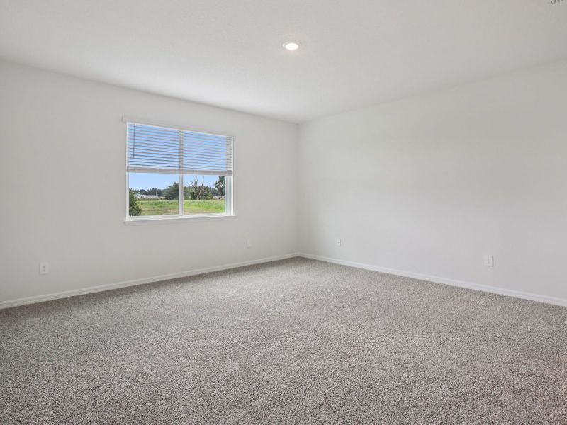 Spacious, unfurnished interior of a new home in The Grove at Stuart Crossing - Signature Series, Bartow (Image 11).
